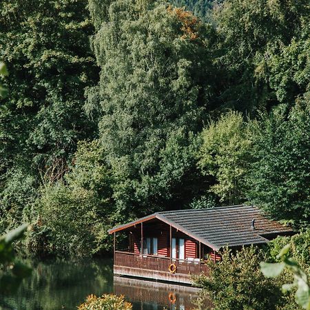Herons Lake Retreat Hot Tub Lodges Caerwys Zewnętrze zdjęcie