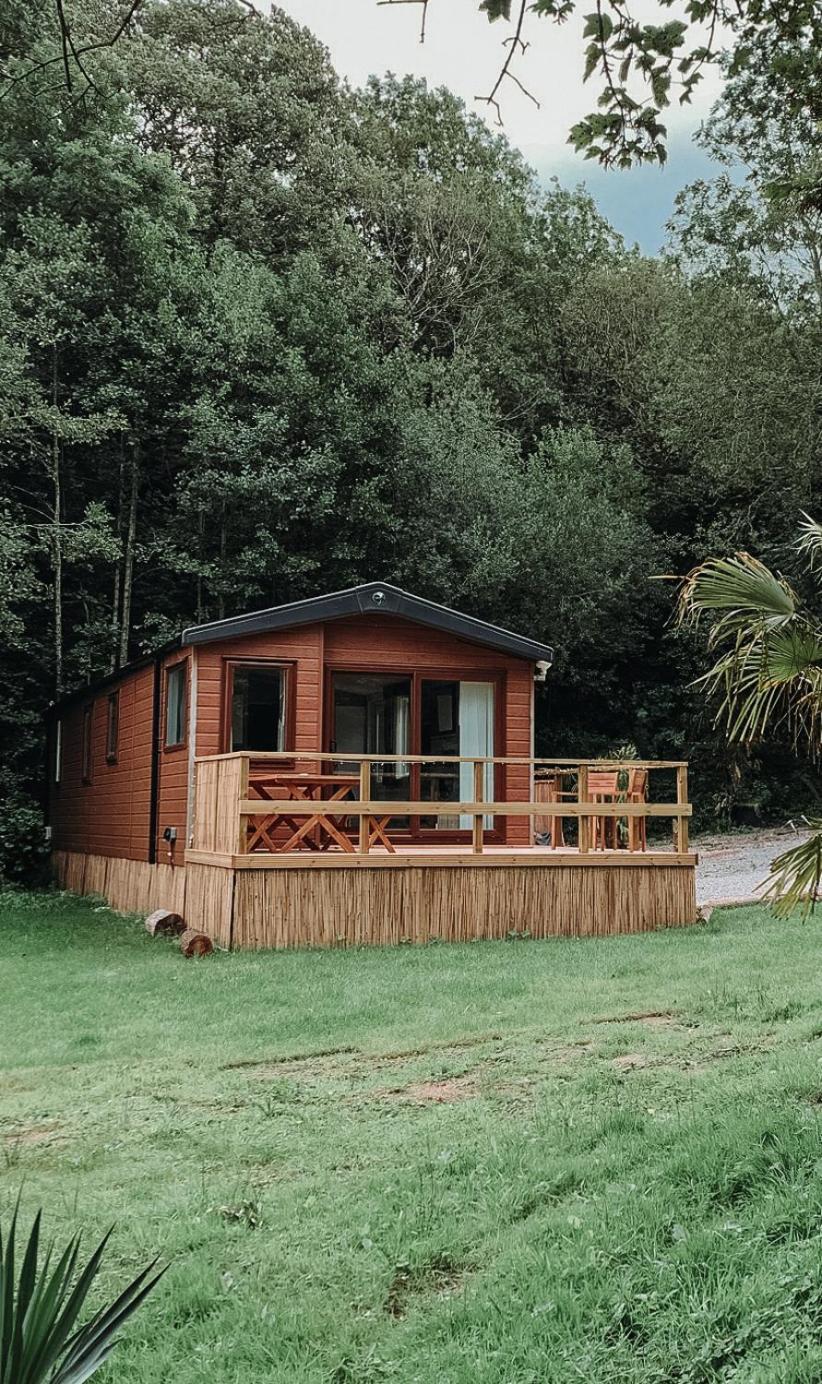 Herons Lake Retreat Hot Tub Lodges Caerwys Zewnętrze zdjęcie