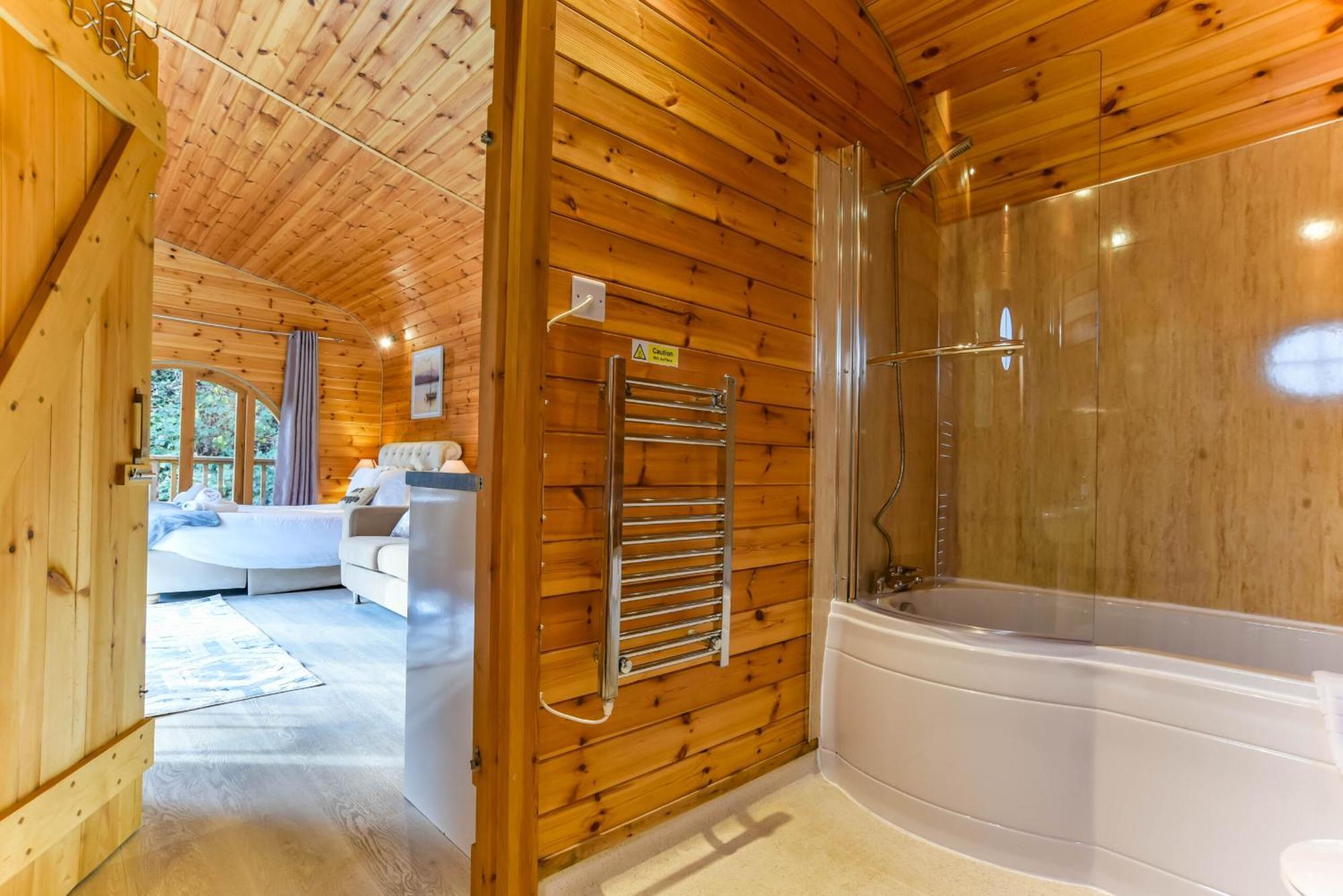 Herons Lake Retreat Hot Tub Lodges Caerwys Zewnętrze zdjęcie