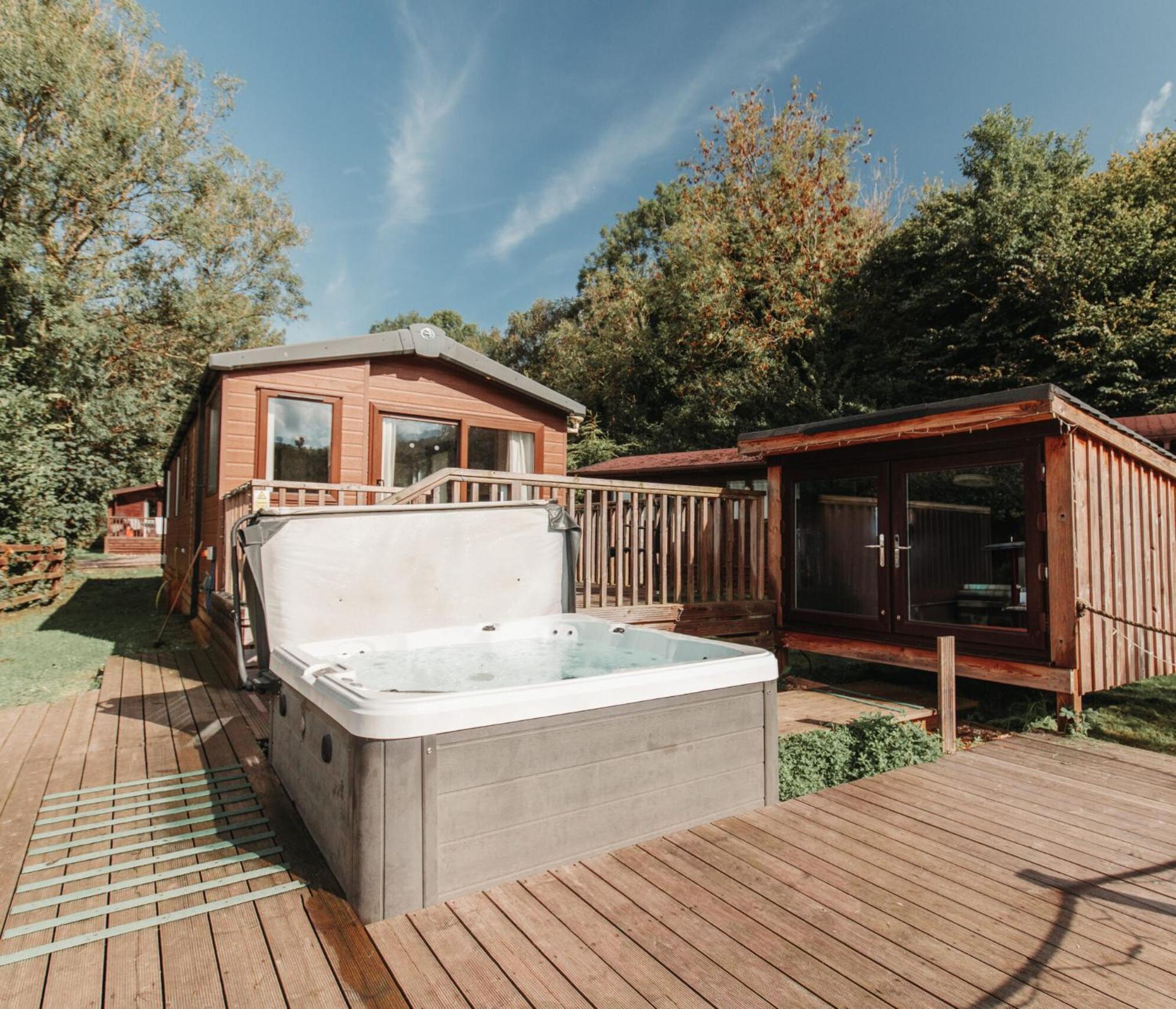 Herons Lake Retreat Hot Tub Lodges Caerwys Zewnętrze zdjęcie