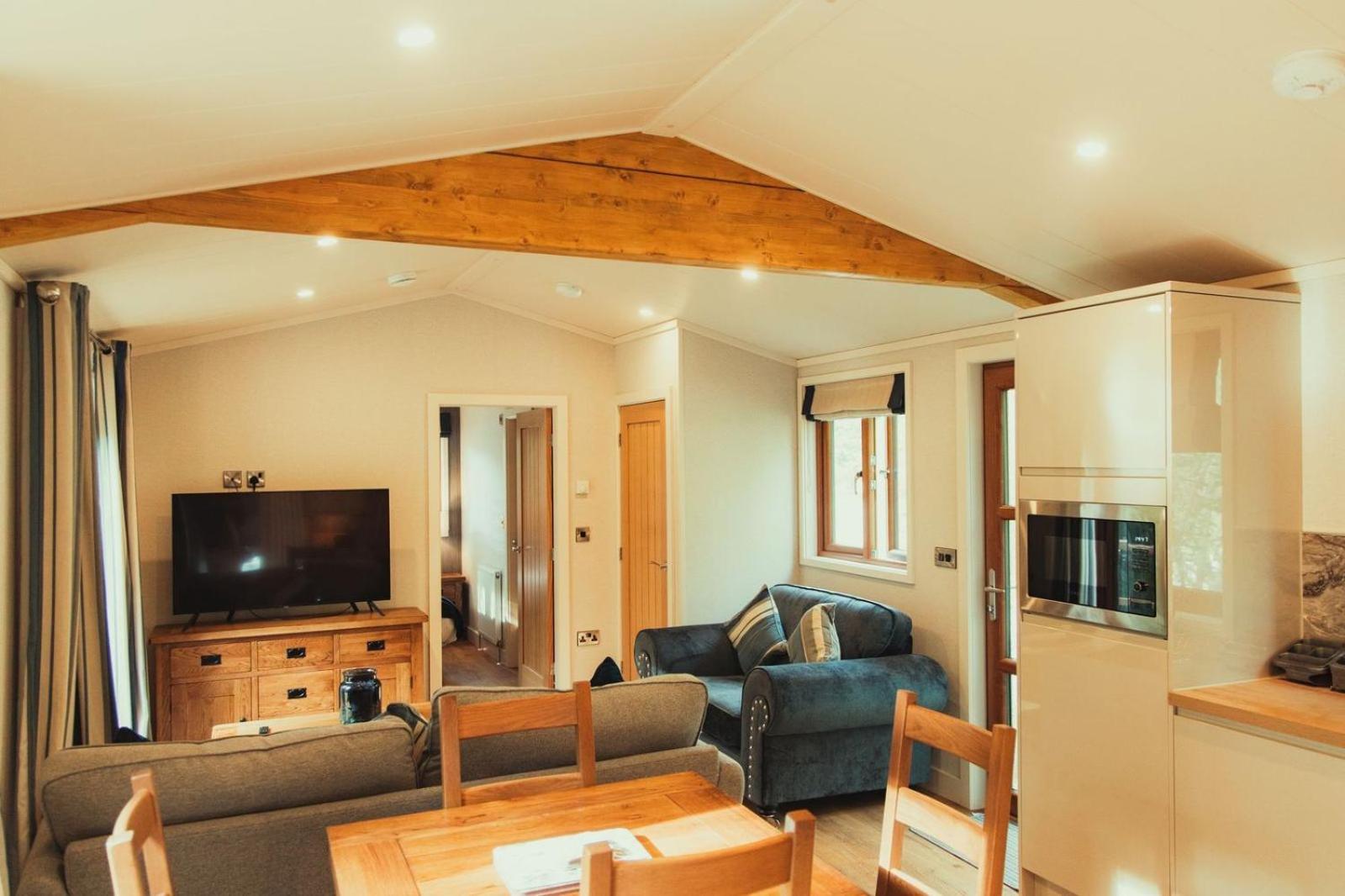 Herons Lake Retreat Hot Tub Lodges Caerwys Zewnętrze zdjęcie