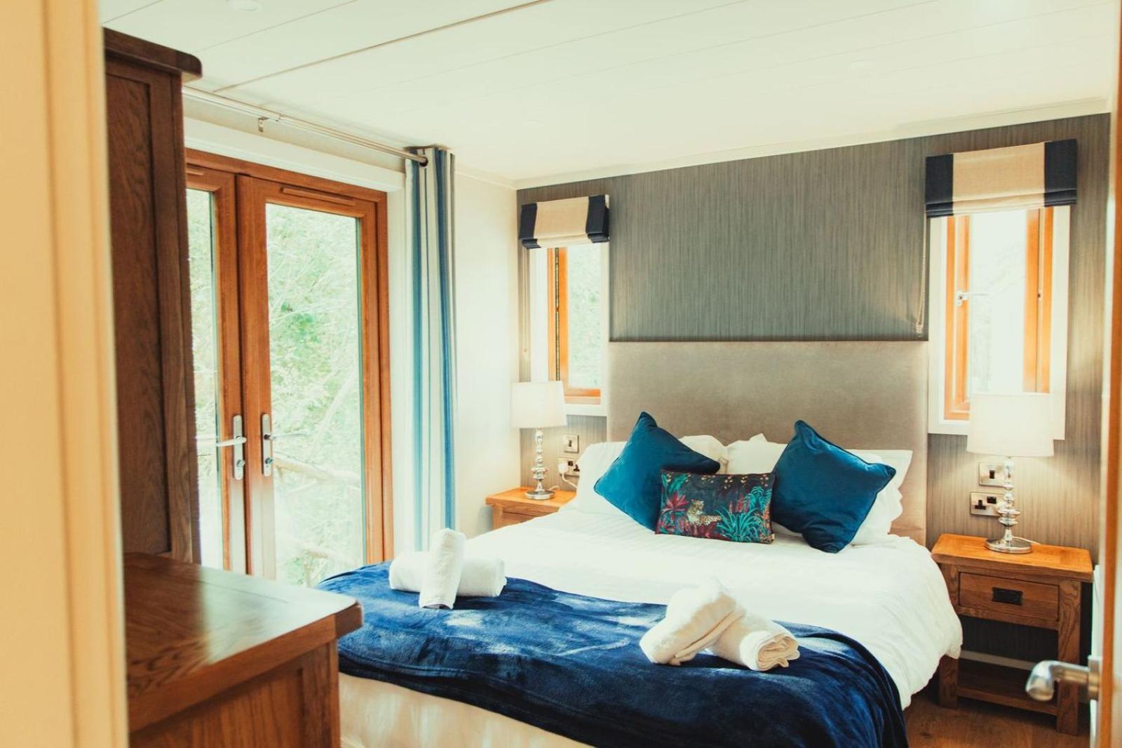 Herons Lake Retreat Hot Tub Lodges Caerwys Zewnętrze zdjęcie