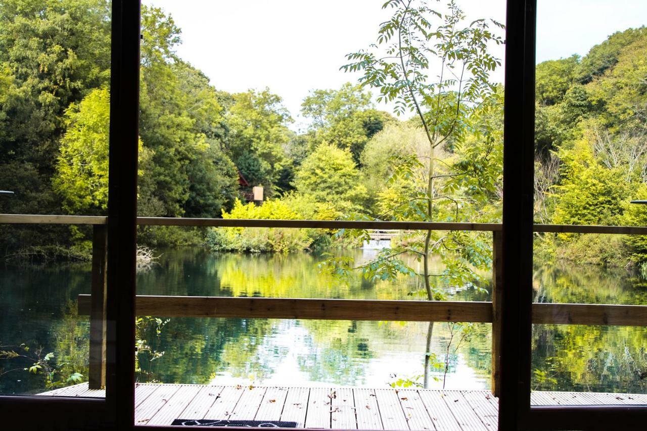 Herons Lake Retreat Hot Tub Lodges Caerwys Zewnętrze zdjęcie