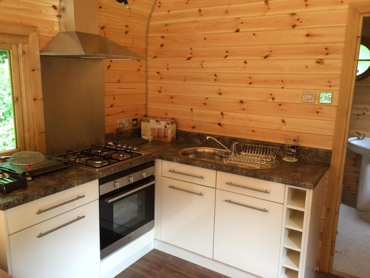 Herons Lake Retreat Hot Tub Lodges Caerwys Zewnętrze zdjęcie